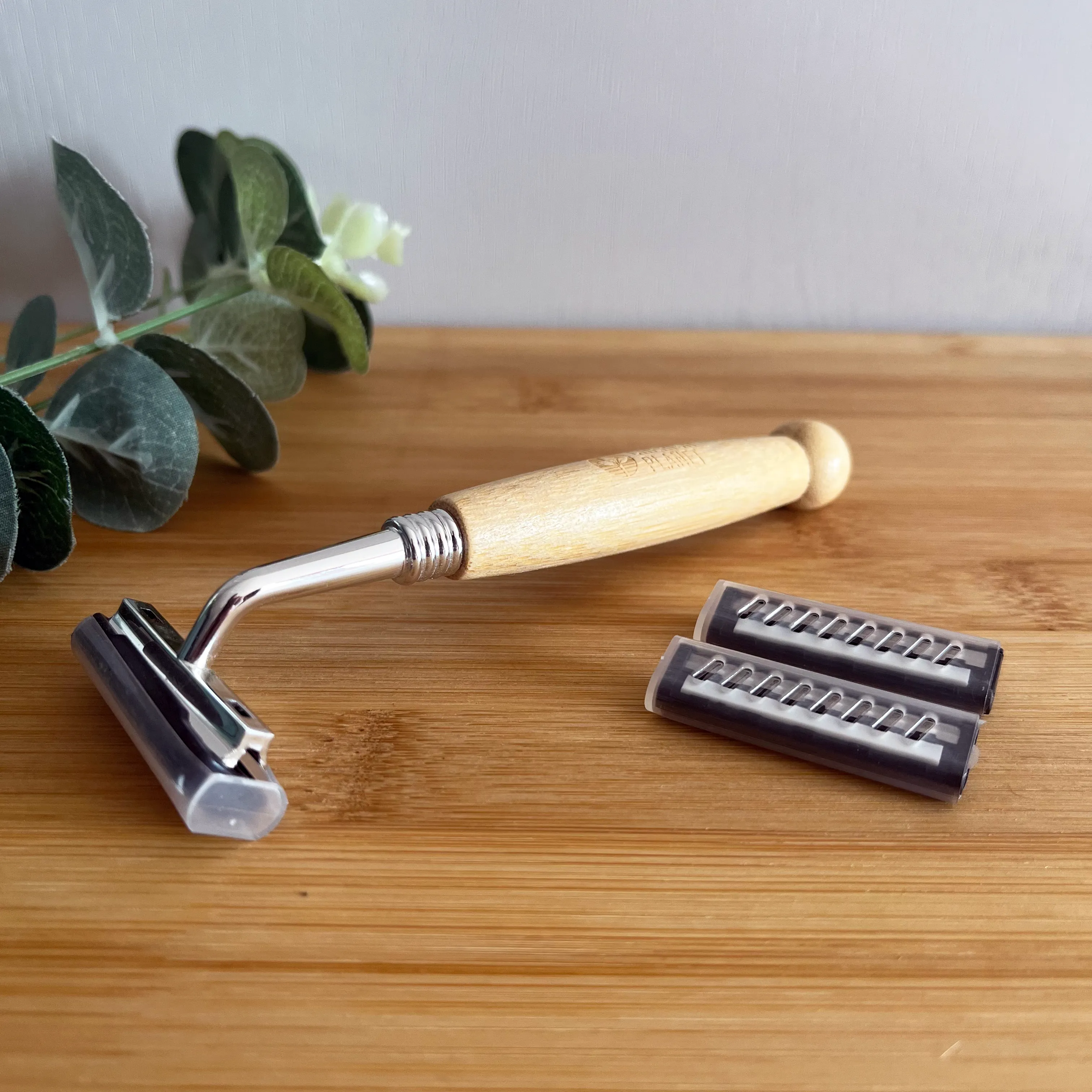 Natural Bamboo Razor with Replaceable Blades