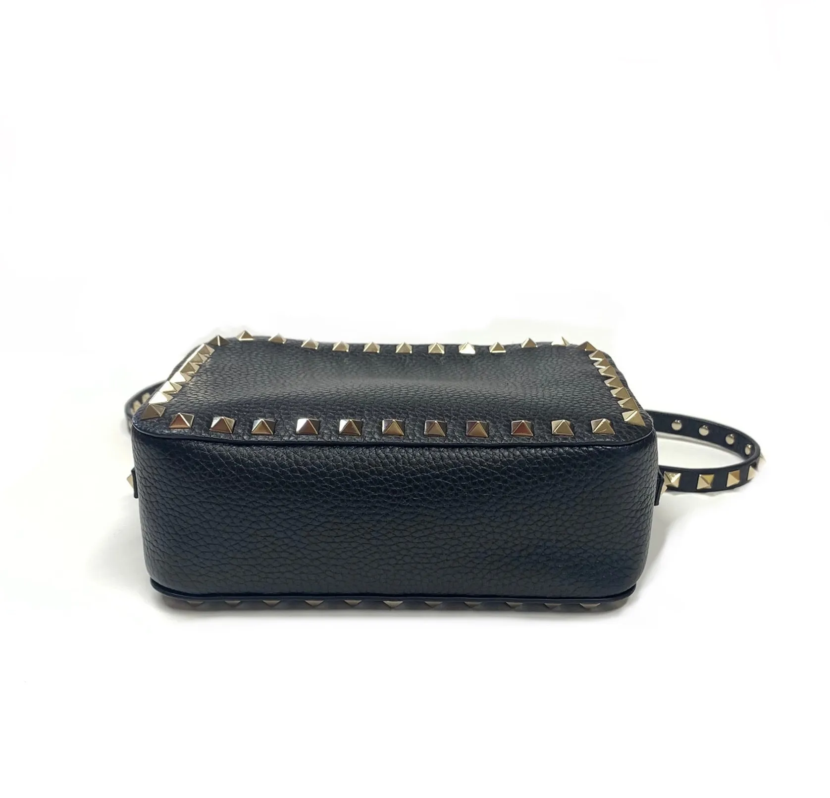 VALENTINO GARAVANI ROCKSTUDS ROLLING CAMERA CROSSBODY GRAINY CALFSKIN HANDBAG